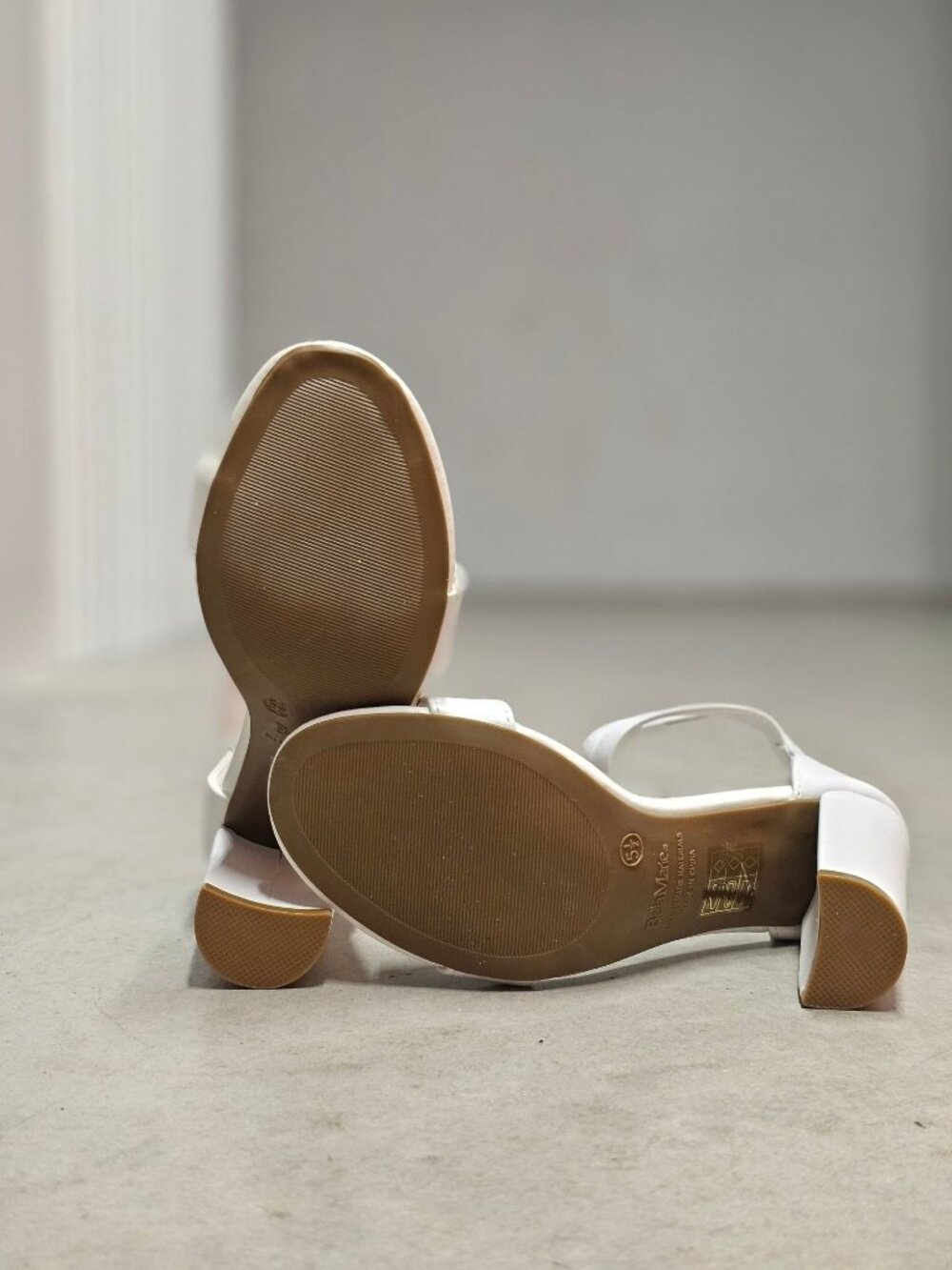 White Block Heel Sandals With Dual Ankle Straps & Back Zipper Closure Open Toe D - Picture 4 of 12